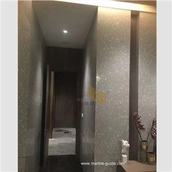 Светлосива облицовка на стени Terrazzo