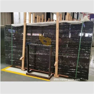 Сребърен дракон, черни мраморни каменни плочи